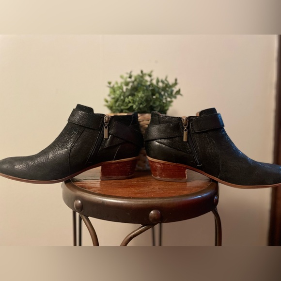 Clarks Black ankle booties size 7.5. Spye Belle. - Picture 5 of 6